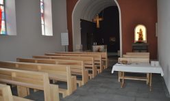 Kirchenbänke in Esche